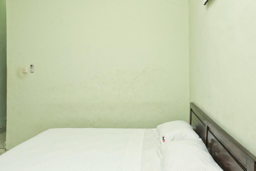 Reddoorz @ Mataram Kuta 3 Hotel Exterior photo