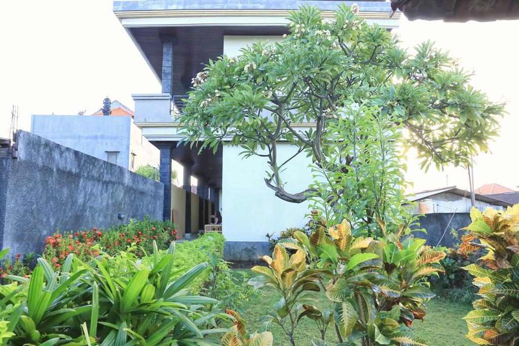 Reddoorz @ Mataram Kuta 3 Hotel Exterior photo